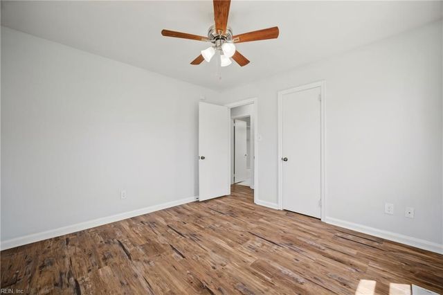 18 Reynolds DR, Hampton, VA 23664