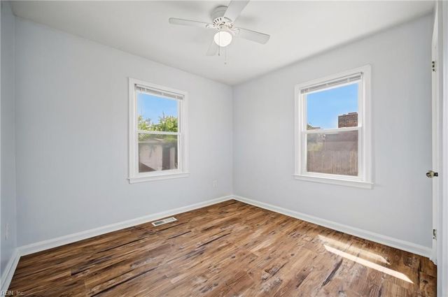 18 Reynolds DR, Hampton, VA 23664