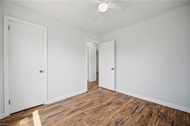 18 Reynolds DR, Hampton, VA 23664