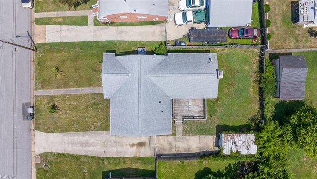 18 Reynolds DR, Hampton, VA 23664