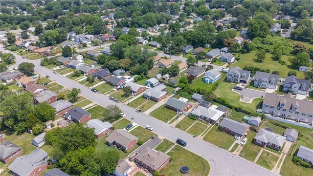 18 Reynolds DR, Hampton, VA 23664
