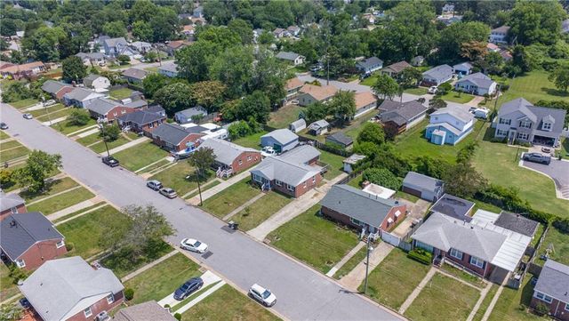18 Reynolds DR, Hampton, VA 23664