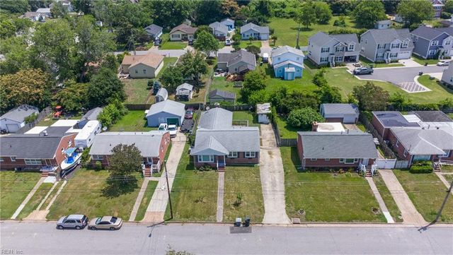 18 Reynolds DR, Hampton, VA 23664
