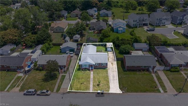 18 Reynolds DR, Hampton, VA 23664