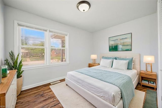 18 Reynolds DR, Hampton, VA 23664