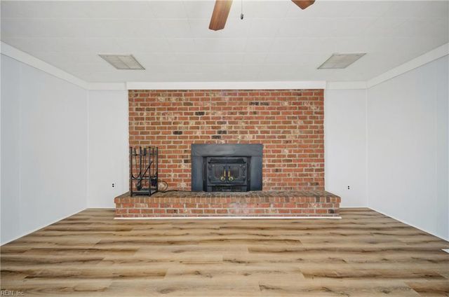 18 Reynolds DR, Hampton, VA 23664