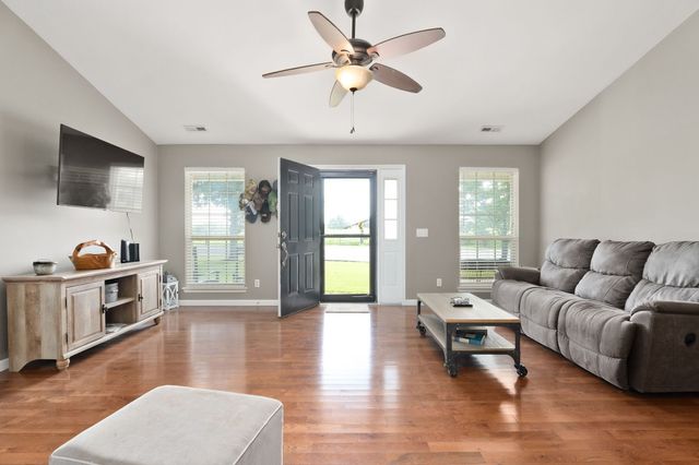 143 Old Qualls Rd, Cookeville, TN 38506