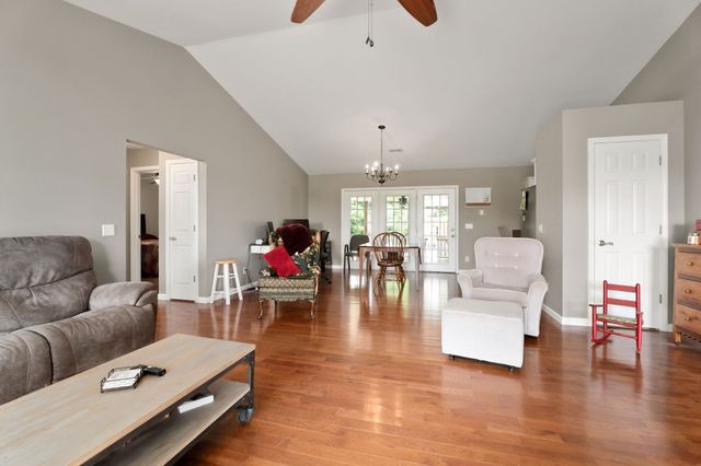 143 Old Qualls Rd, Cookeville, TN 38506