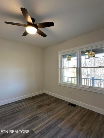 520 Ridge Rd, Caryville, TN 37714