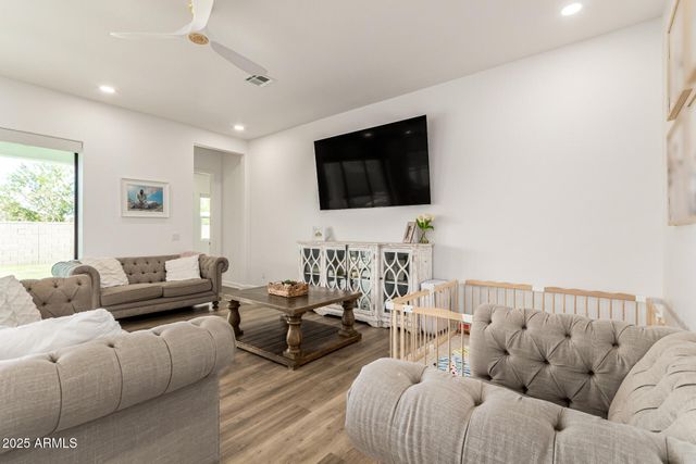 35562 N GEMSTONE Way, San Tan Valley, AZ 85144