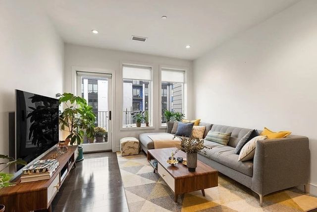 2 West 6th St. 303, Boston, MA 02127