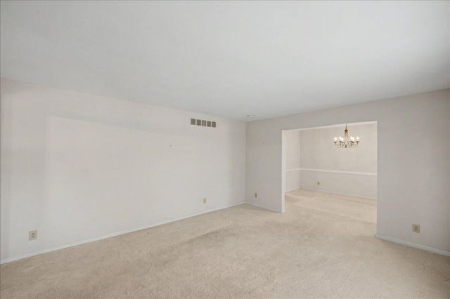 16 Whitebridge Lane, Frankfort, KY 40601