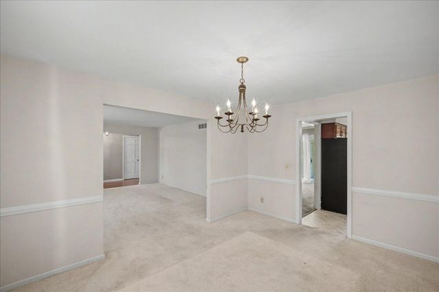 16 Whitebridge Lane, Frankfort, KY 40601