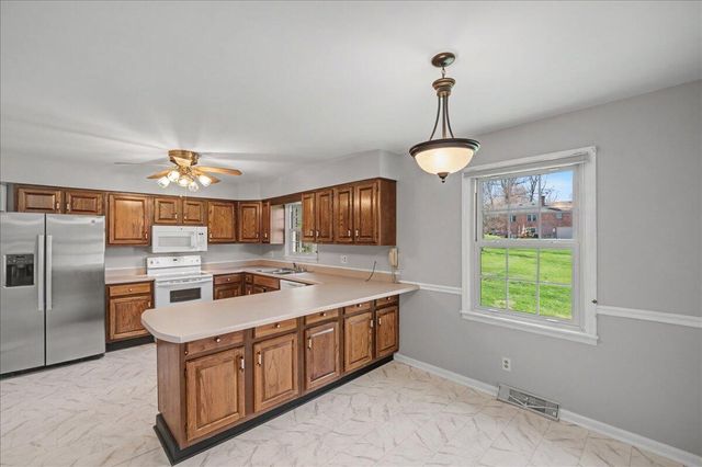 16 Whitebridge Lane, Frankfort, KY 40601