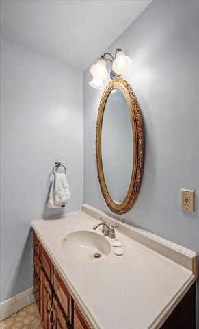 16 Whitebridge Lane, Frankfort, KY 40601