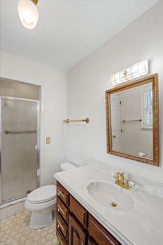 16 Whitebridge Lane, Frankfort, KY 40601