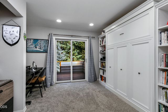 60643 Thunderbird Court, Bend, OR 97702