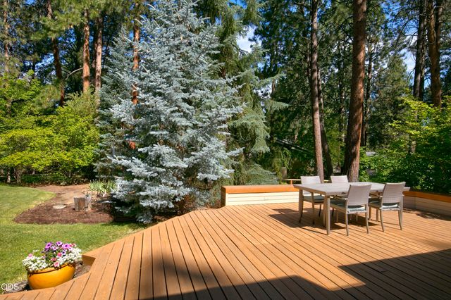 60643 Thunderbird Court, Bend, OR 97702