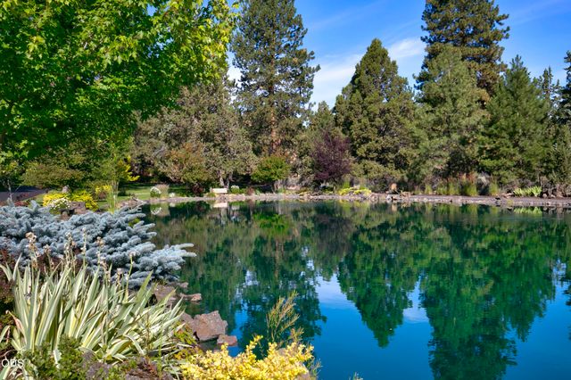 60643 Thunderbird Court, Bend, OR 97702