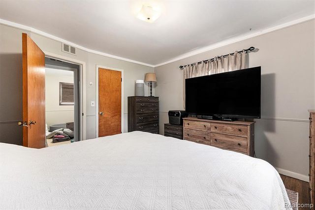 22029 Downing Street, Saint Clair Shores, MI 48080