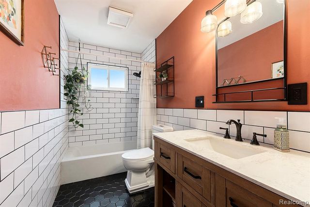 22029 Downing Street, Saint Clair Shores, MI 48080