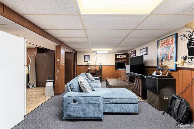 22029 Downing Street, Saint Clair Shores, MI 48080