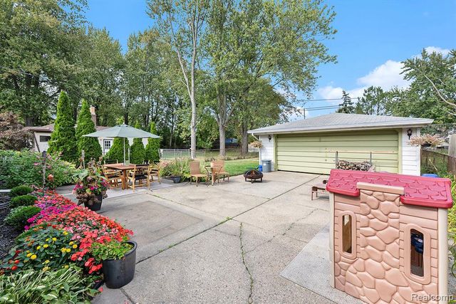 22029 Downing Street, Saint Clair Shores, MI 48080