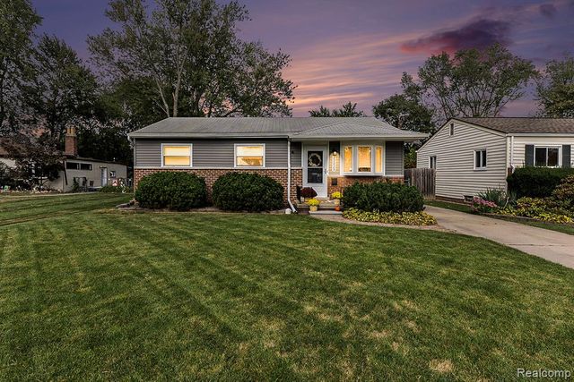 22029 Downing Street, Saint Clair Shores, MI 48080