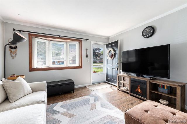 22029 Downing Street, Saint Clair Shores, MI 48080