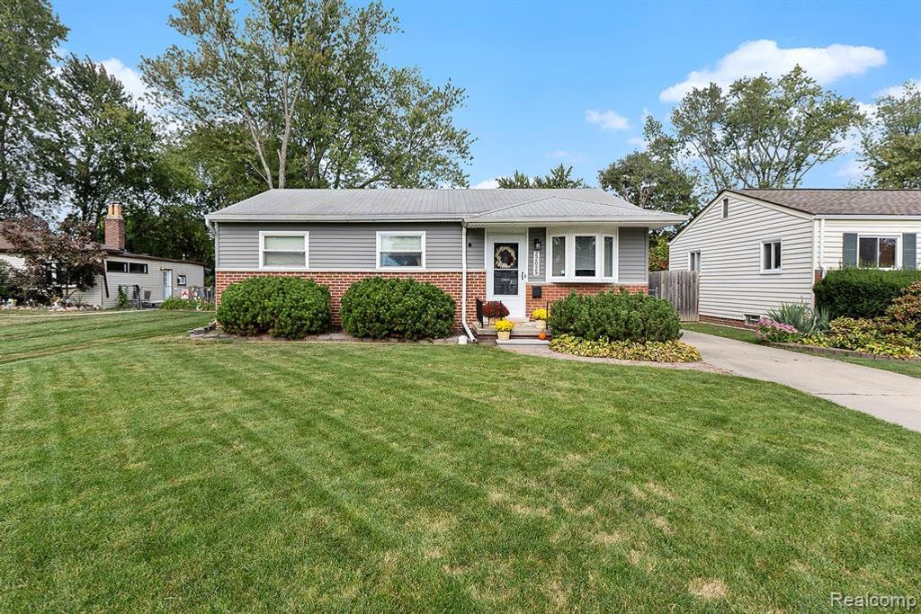 22029 Downing Street, Saint Clair Shores, MI 48080