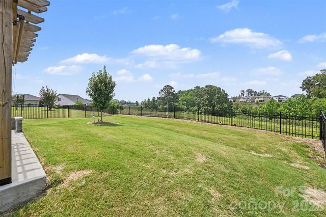 9330 Festival Way, Charlotte, NC 28215