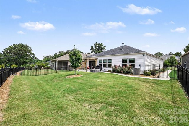 9330 Festival Way, Charlotte, NC 28215
