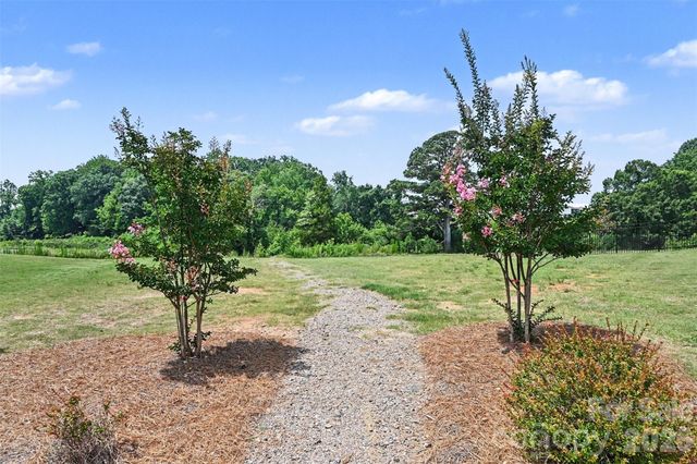9330 Festival Way, Charlotte, NC 28215