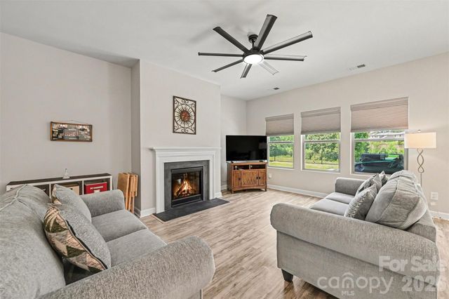 9330 Festival Way, Charlotte, NC 28215
