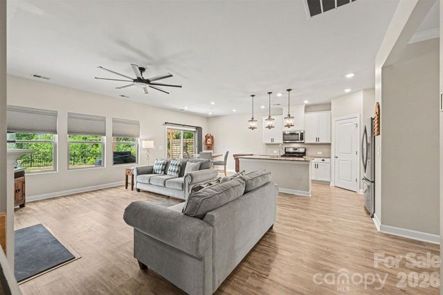 9330 Festival Way, Charlotte, NC 28215
