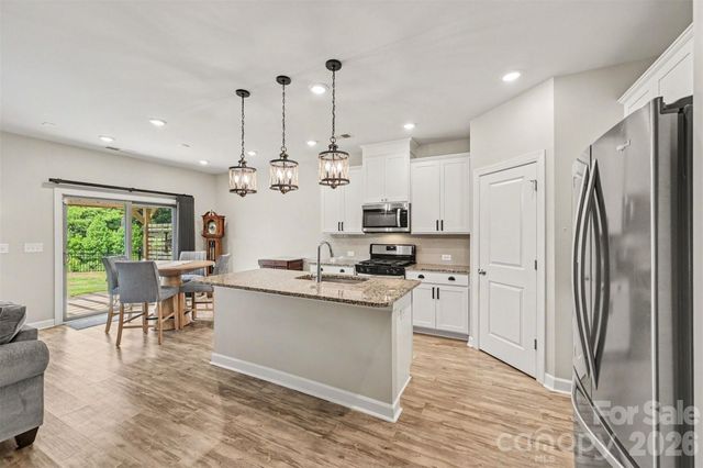 9330 Festival Way, Charlotte, NC 28215