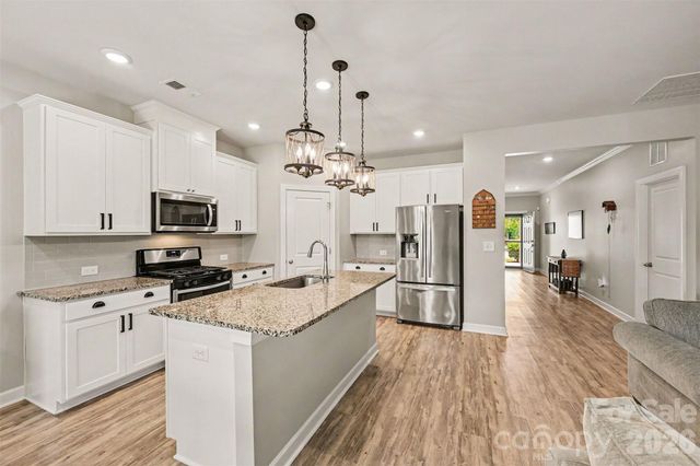 9330 Festival Way, Charlotte, NC 28215