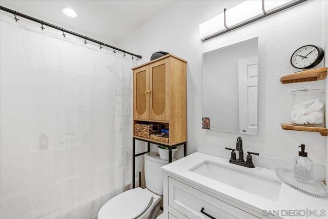 2127 Berry St, Lemon Grove, CA 91945