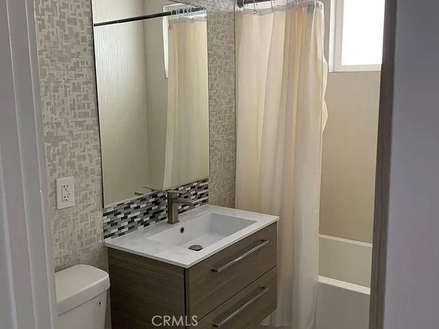 702 S St Andrews Place 7, Los Angeles, CA 90005