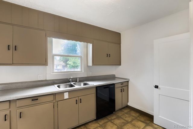 8001 E 16th Avenue, Denver, CO 80220