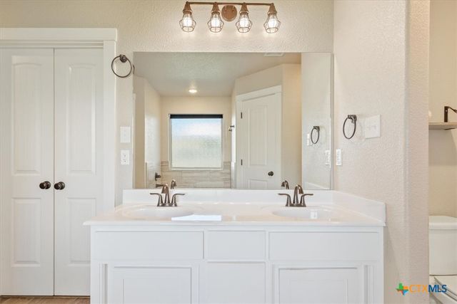 2210 Briar Hollow Drive, Temple, TX 76502