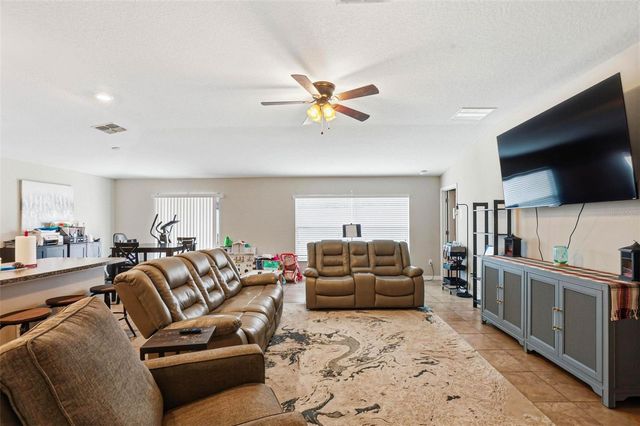 211 ENGLISH CHANNEL PLACE, Dover, FL 33527