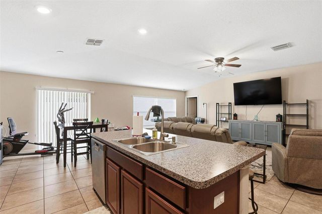 211 ENGLISH CHANNEL PLACE, Dover, FL 33527