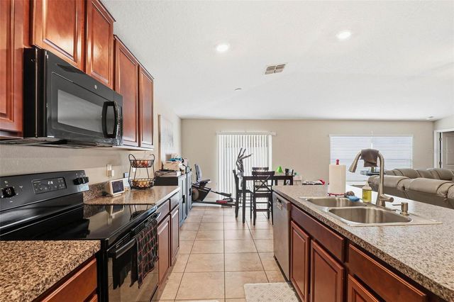 211 ENGLISH CHANNEL PLACE, Dover, FL 33527