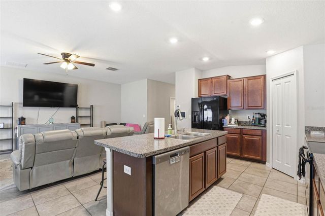 211 ENGLISH CHANNEL PLACE, Dover, FL 33527