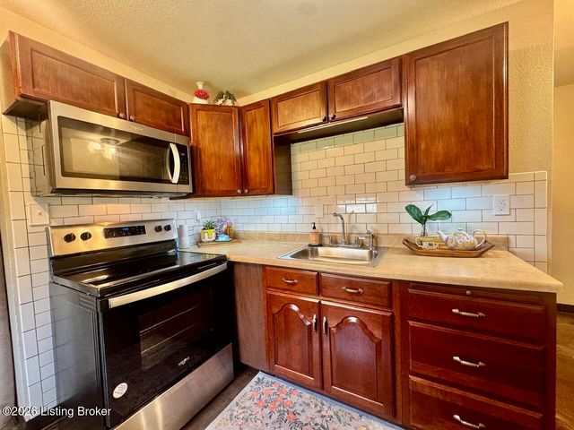2325 W Market St, Louisville, KY 40212