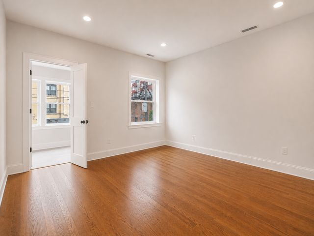 6914 N Sheridan Road 2, Chicago, IL 60626