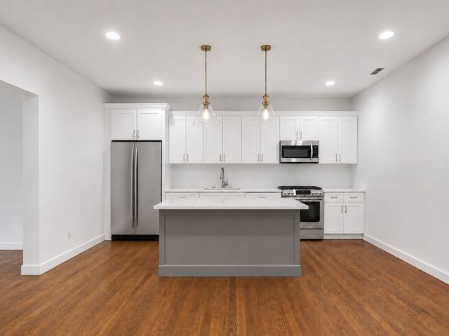 6914 N Sheridan Road 2, Chicago, IL 60626