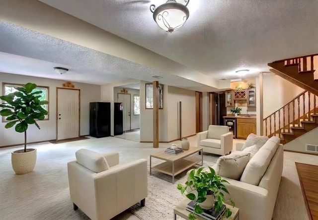 22710 Pinto Lane, Lakeville, MN 55044