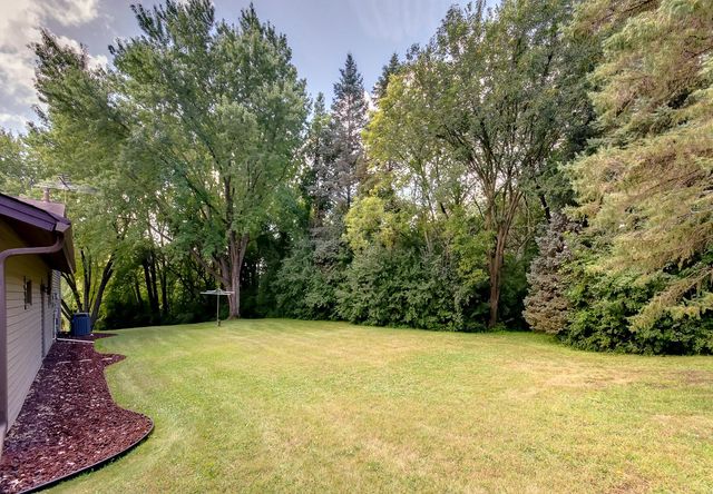 22710 Pinto Lane, Lakeville, MN 55044